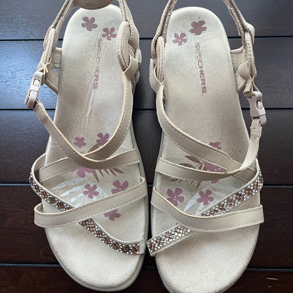 Skechers Women's Tan Nude Sandals w gold bling